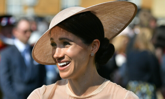 image: Da Meghan viste seg for første gang etter bryllupet, krasjet designerens nettside